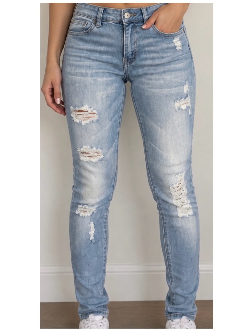Distressed Light Blue Women’s Skinny Jeans Size: 13 juniors but fits 6/8 women’s